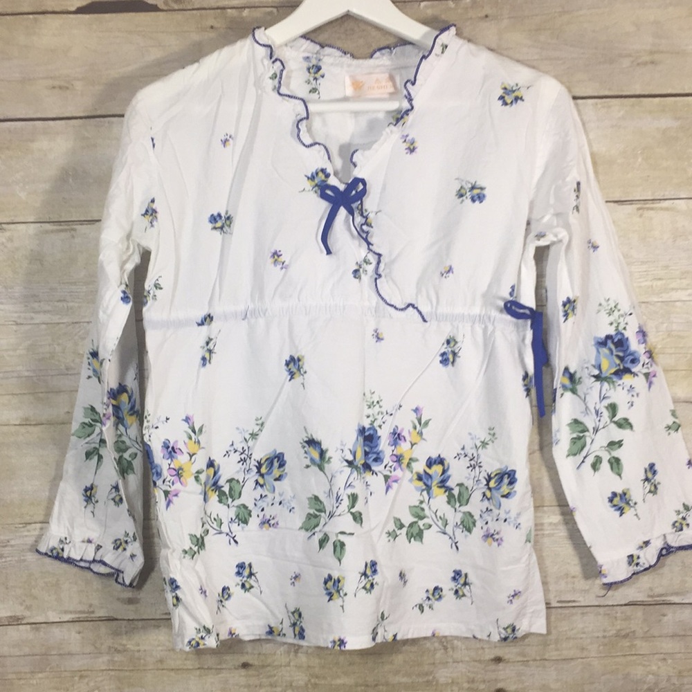 JIE SHENG white and blue top